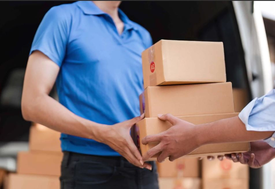 Kargo Bekleyenlere 19 Mart Uyarısı! Arefe Günü PTT ve Kargolar Açık mı? Saat 12.30 Detayına Dikkat!